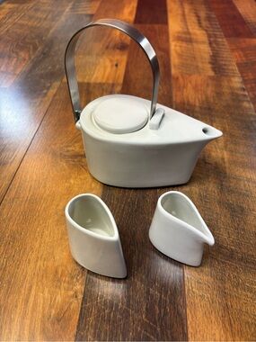 TEA FORTE White Porcelain Modern Teardrop 3 piece Tea Set Teapot, sugar/creamer